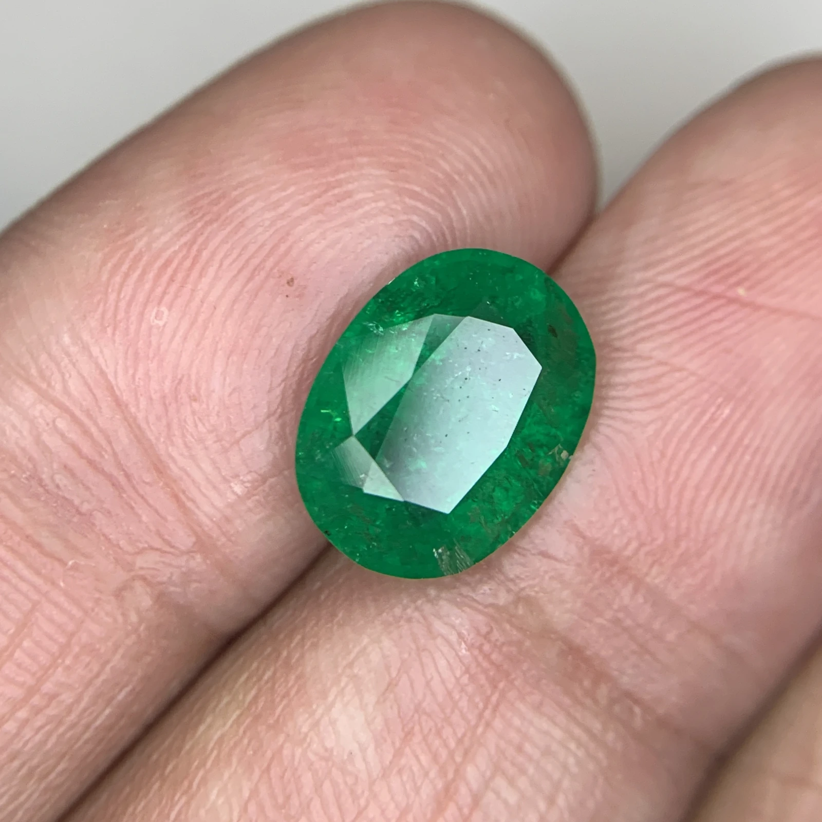 Natural 4.70 Carat Vivid Green Emerald Zambia Faceted Loose Gemstone — view 13